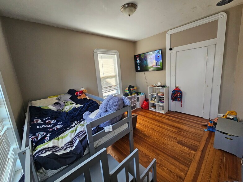 Building Photo - 46 Bay St