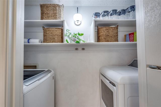 Building Photo - 16301 Ledgemont Ln