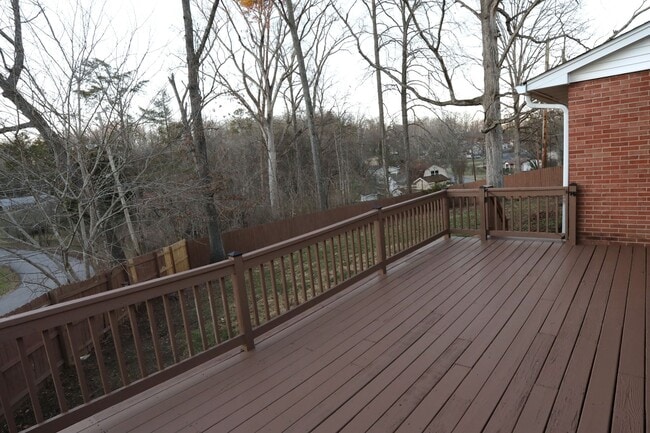 Building Photo - $500 OFF FIRST FULL MONTH- 3 Bedroom / 2 Bath Home  in South Knoxville- Lawncare included!