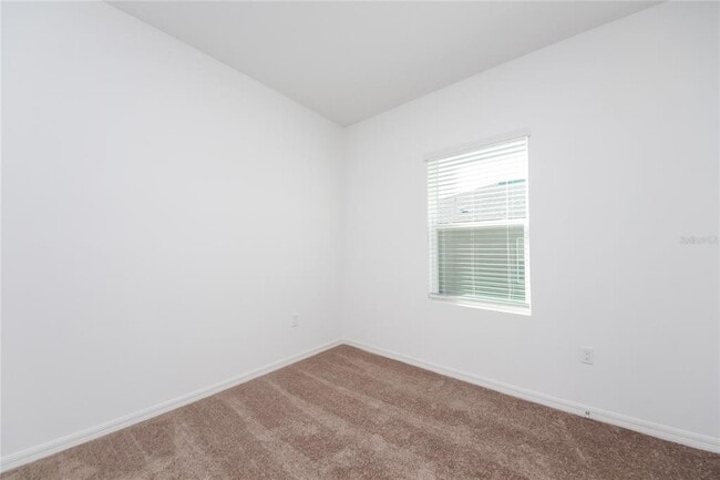 Building Photo - 142 Hidden Lk Lp