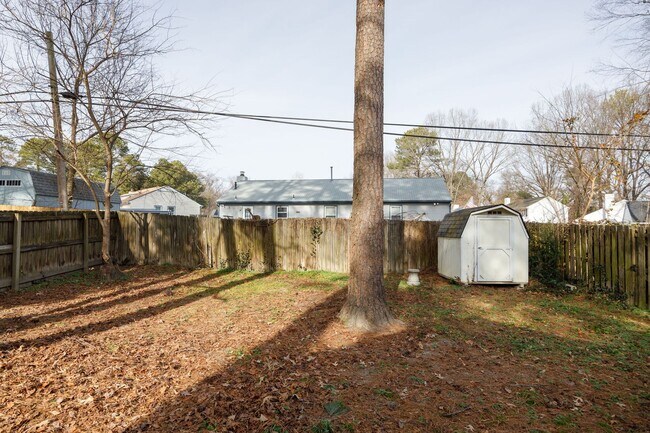 Building Photo - 2506 Kenmore Rd