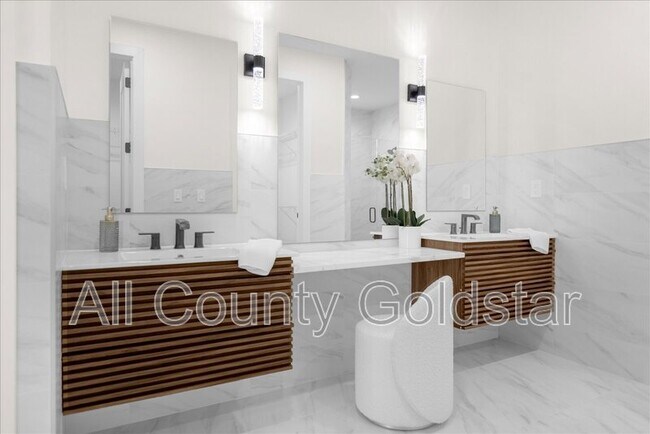 Building Photo - 1173 Rotonda Cir