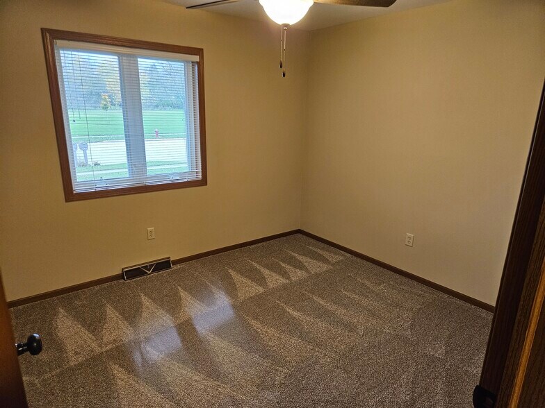Building Photo - 1011 Pheasant Ln