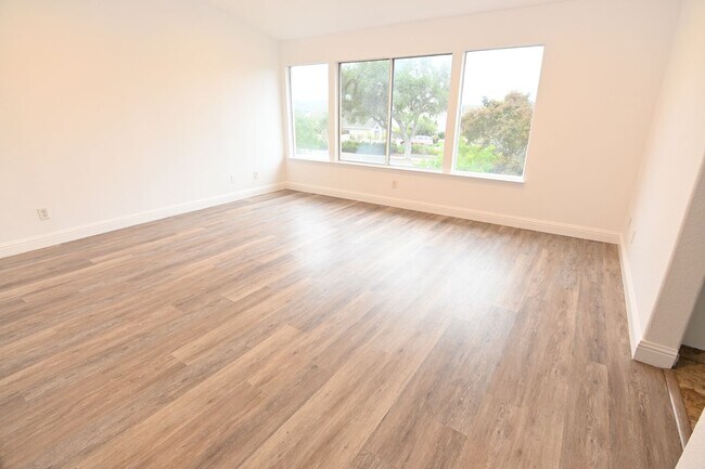 Building Photo - Stunning 5-Bedroom 3 bath 2 story Home in Prime North San Jose Location.