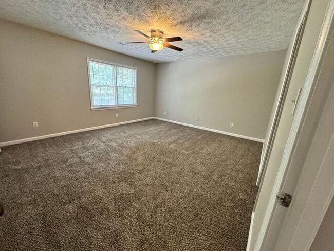 Building Photo - NOW READY!! 2 bedroom 2.5 bathroom in Snellville