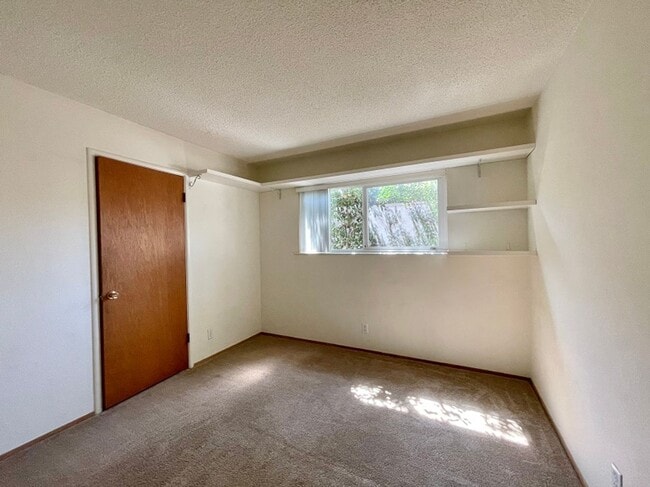 Building Photo - 3063 Linda Vista Ave