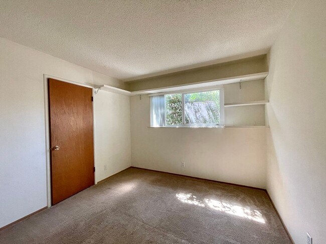 Building Photo - Three Bedroom North Napa Home
