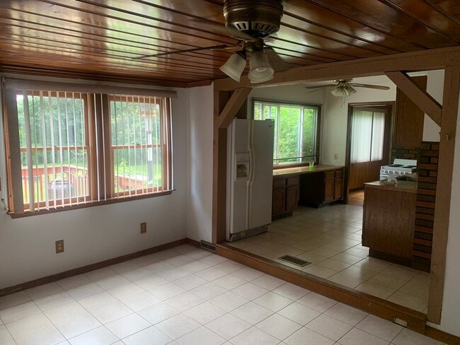 Building Photo - 87 Carnavon Cir