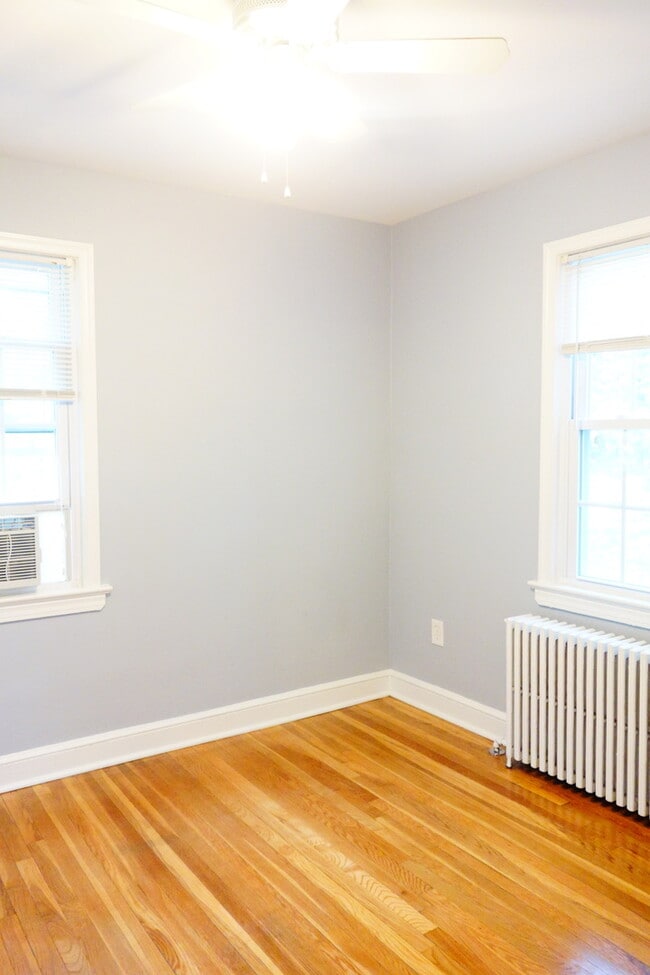 Building Photo - 8409 Greenwood Ave