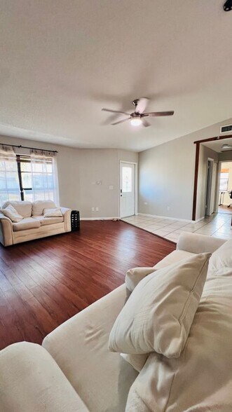 Building Photo - 581 SW Banks Terrace