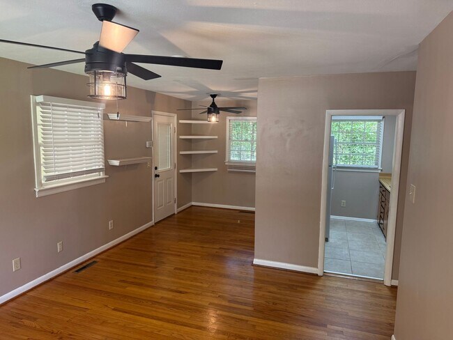 Building Photo - Charming 3-Bedroom Home