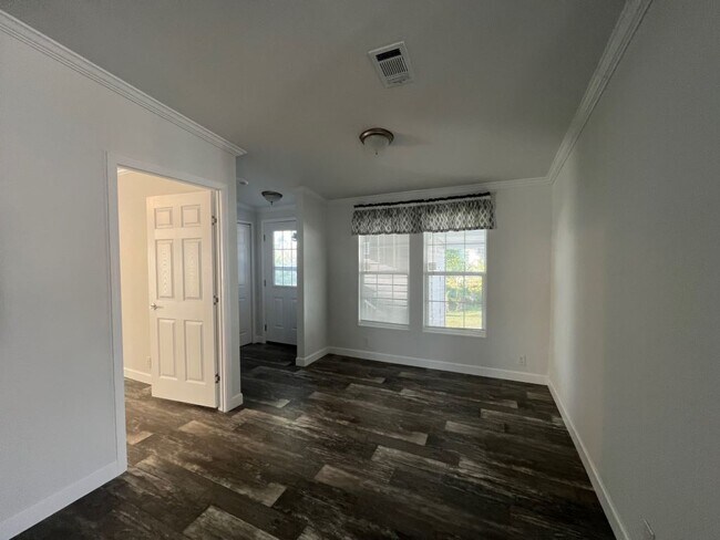 Building Photo - 10 Eland Dr