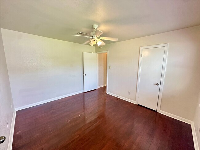 Building Photo - 5222 Avenue O
