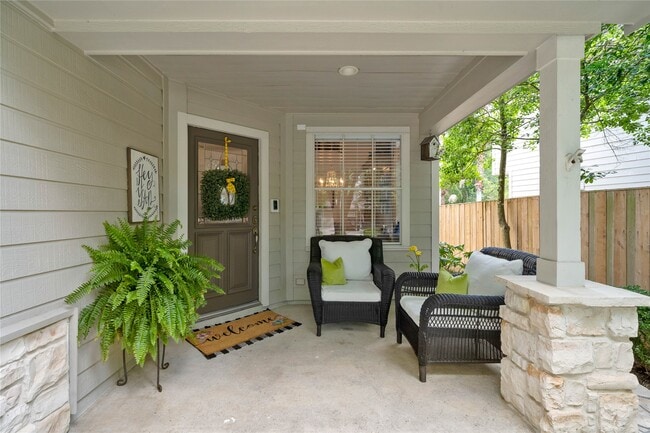 Building Photo - 10 Vinca Trail