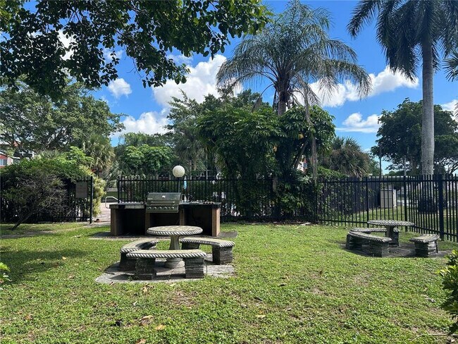 Building Photo - 6005 Del Lago Cir