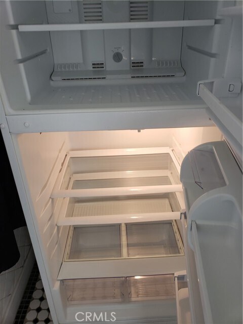 Building Photo - 323 W 4th St