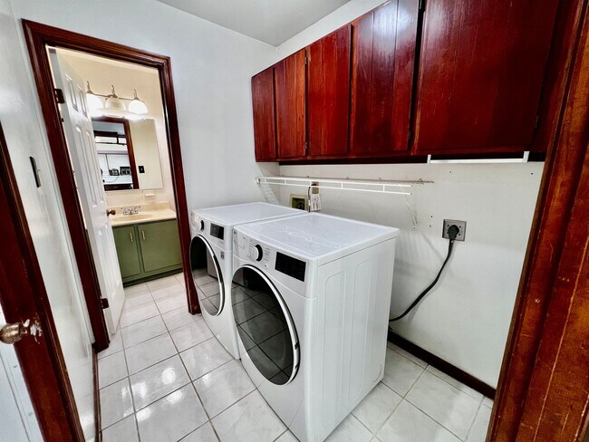 Building Photo - Spacious 3 bedroom home in Wesleyan Chase