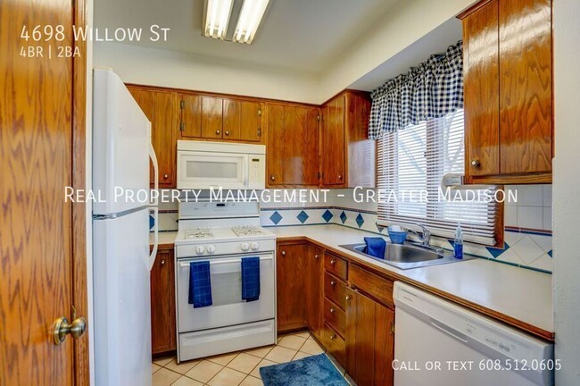 Building Photo - Large well kept duplex rental home just ou...