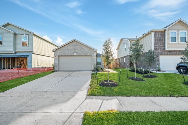 Building Photo - 15719 Autumn Chicory Dr