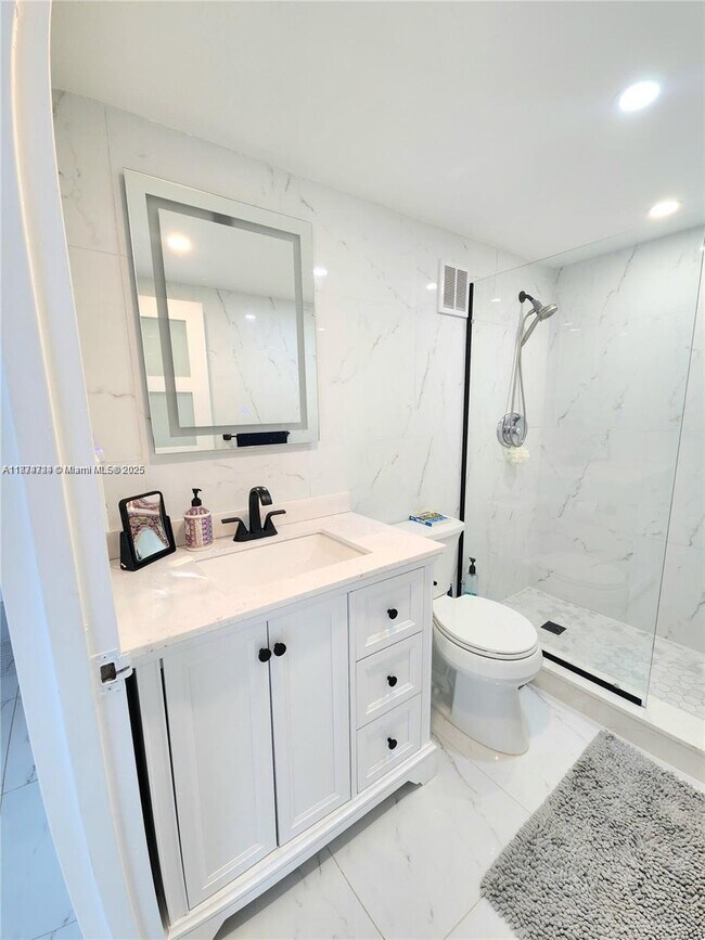 Building Photo - 3725 S Ocean Dr