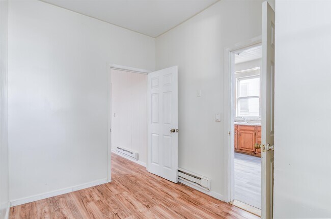 Building Photo - 256 CLINTON Ave