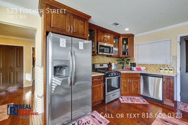 Building Photo - 523 Fischer St