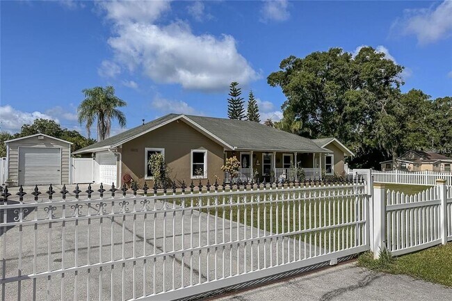 Building Photo - 5572 Myakka Ave