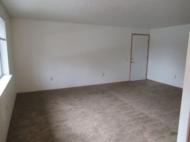 Building Photo - Quiet Two Bedroom Apartment in Keizer