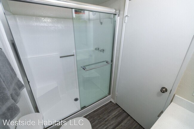 Building Photo - 2 br, 2 bath Room For Rent - 6643 Haskell ...