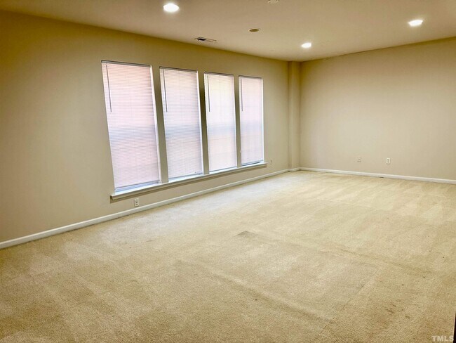 Building Photo - 2014 Addenbrock Dr