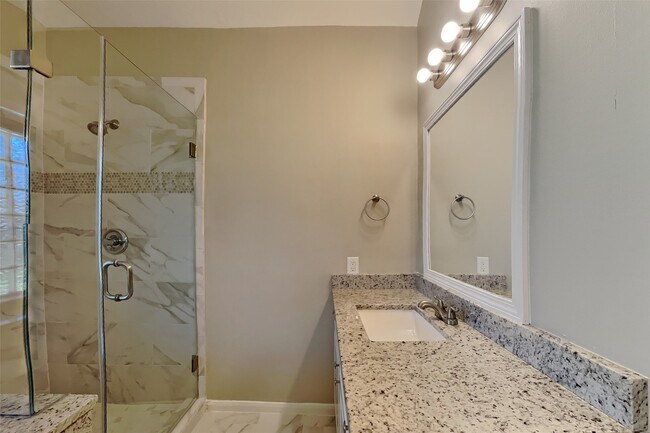 Building Photo - 15610 Forest Run Dr