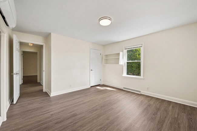 Building Photo - Dolly's