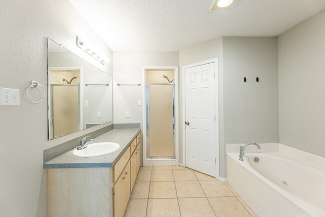 Building Photo - "Spacious 3-Bedroom Haven with 2 Full Baths – 1,592 Sq Ft with Lawn Care Included!"