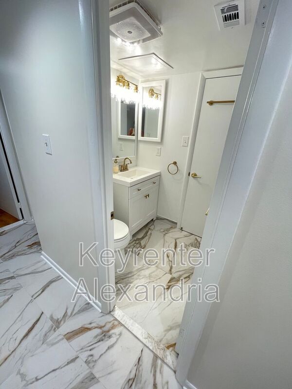 Building Photo - 116 Roberts Ln