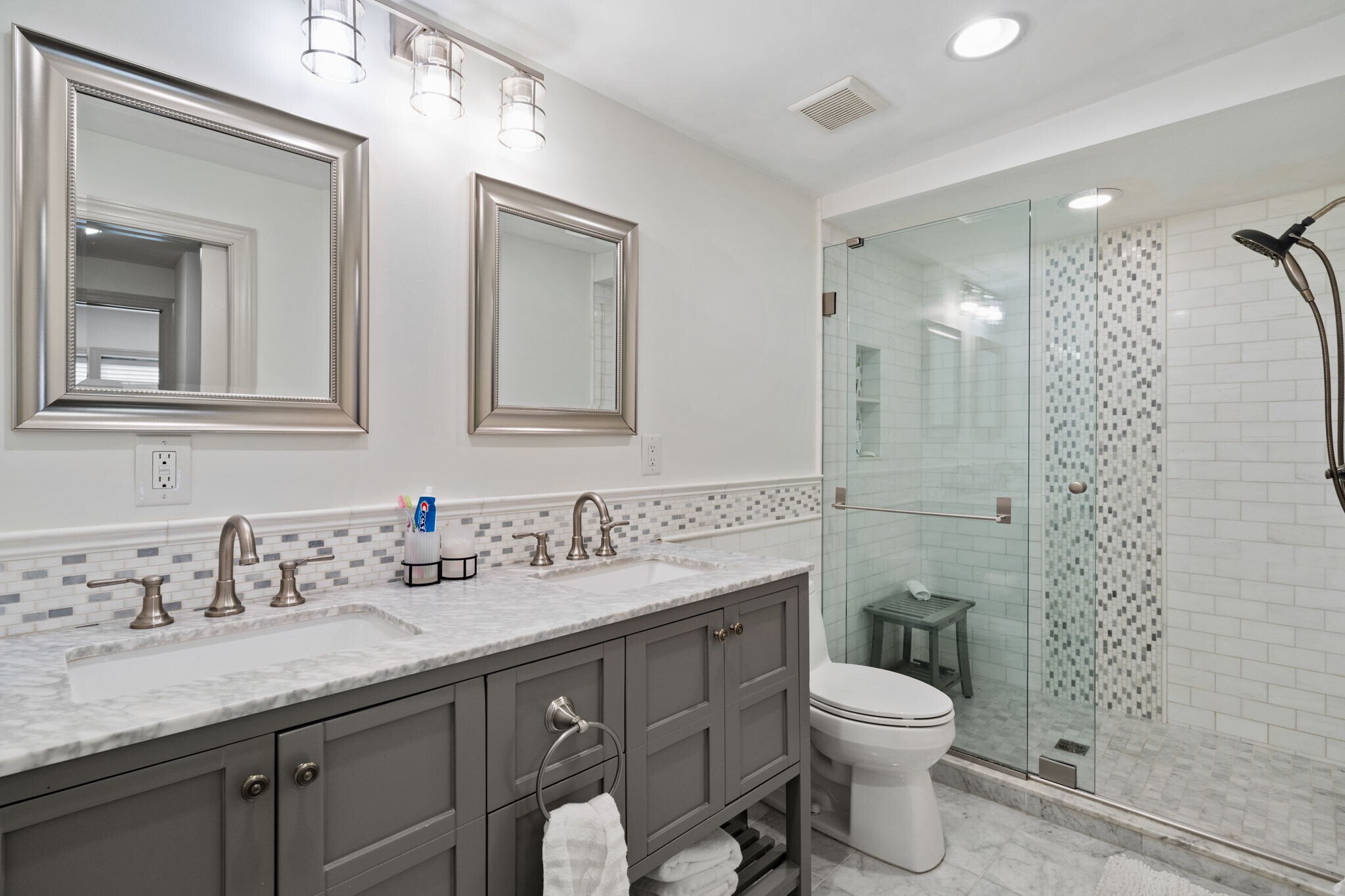 Building Photo - 710 Clymer St