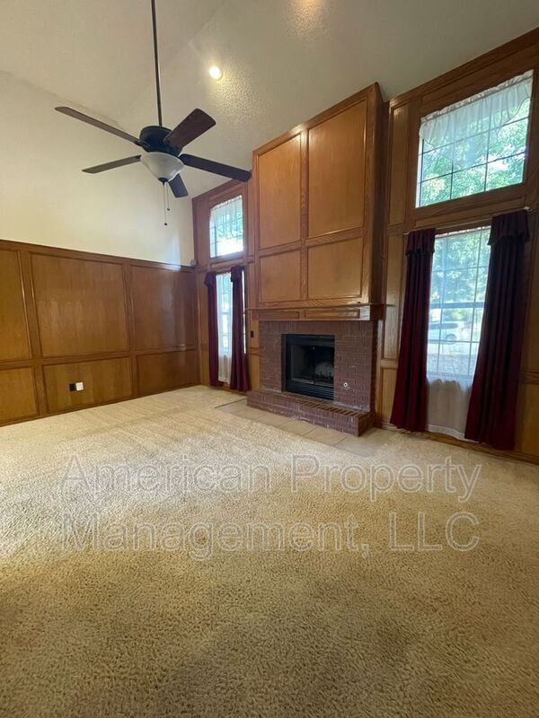 Building Photo - 712 West 119th Pl S