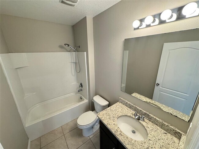 Building Photo - 404 Tanglewood Dr