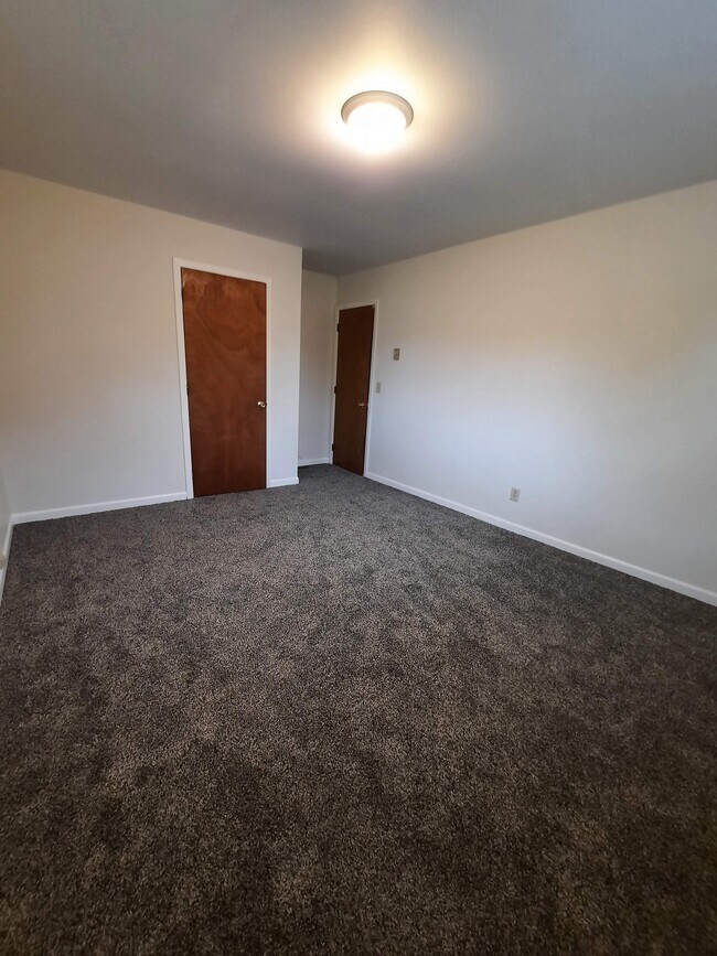 Building Photo - 3039 Runway Ave