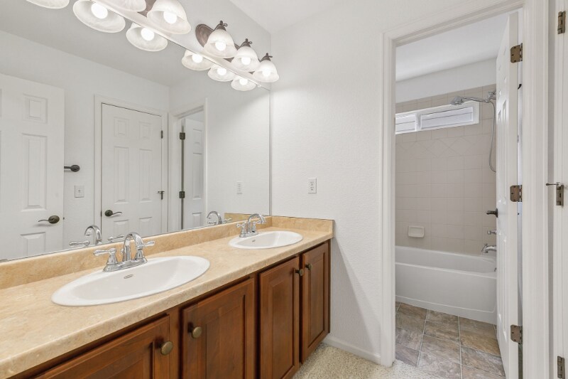 Building Photo - 5309 Cinquefoil Ln