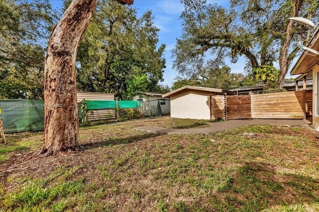 Building Photo - 6221 SW 35th St