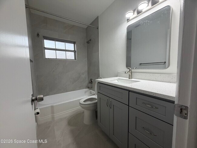 Building Photo - 154 Crescent Beach Dr