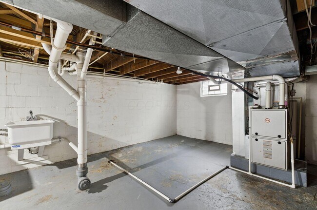 Building Photo - 557 E Royal Forest Blvd
