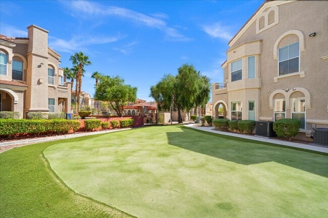 Building Photo - New Paint- 1 Bd Retreat, Community Pool, S...