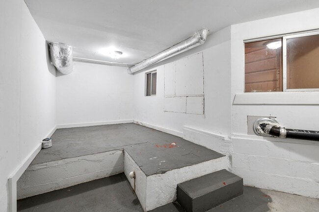 Building Photo - Bernal Heights: Remodeled Unfurnished Top Floor Condo w/ Garage Parking & Shared Yard