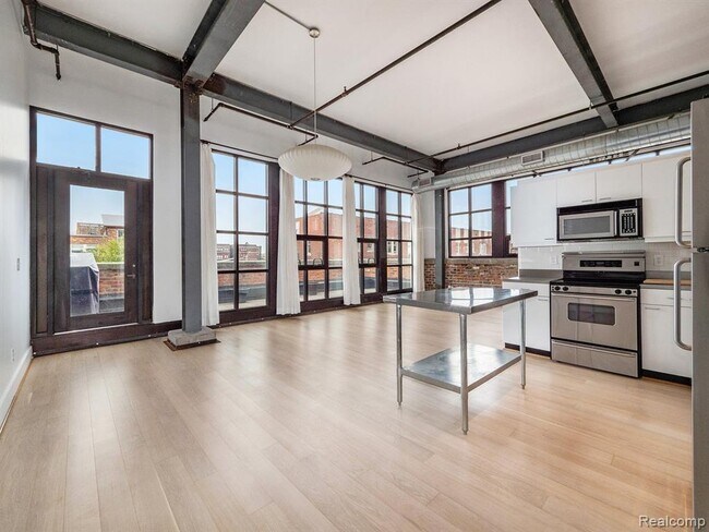 Building Photo - 460 W Canfield St