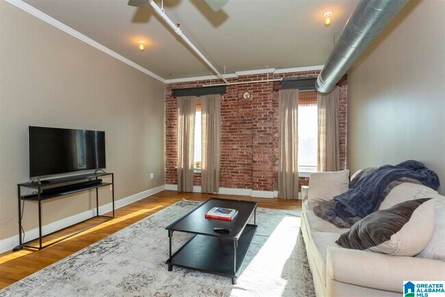 Building Photo - 2416 1st Ave N