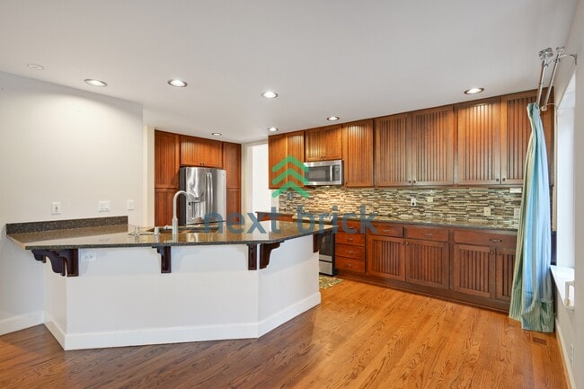 Building Photo - Quiet and Spacious 5-Bedroom Haven w/ 2.5 Baths – 2420 Sq Ft of Comfort Awaits!