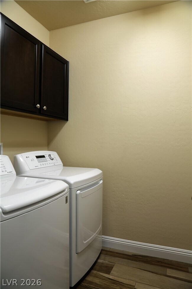 Building Photo - 5667 Oak Bend Dr