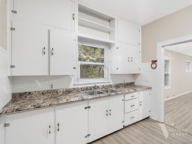 Building Photo - Cozy Bungalow-Style, Two-bedroom, One-Bath...
