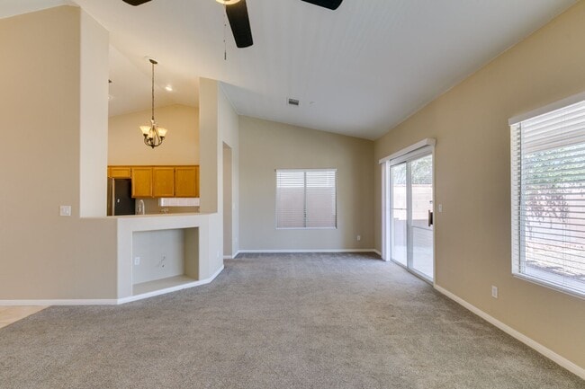 Building Photo - Charming Single-Story Home with Spa & Covered Patio Near Spencer & Wigwam in Las Vegas
